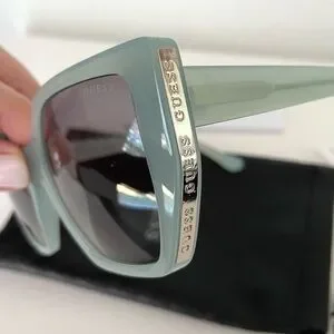 Guess | Accessories | New Guess 54mm Butterfly Gradient  display picture 3